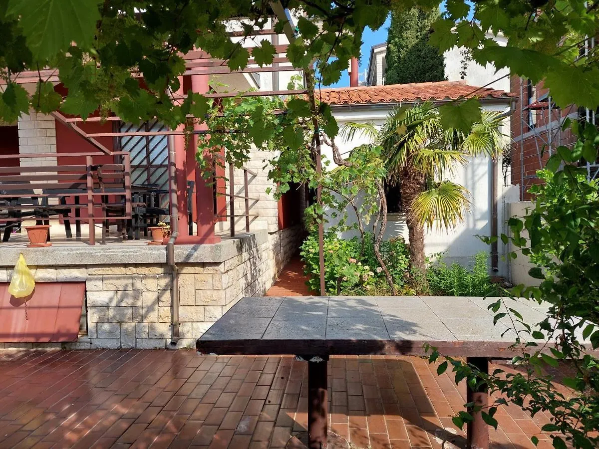 Apartment Garden Premantura